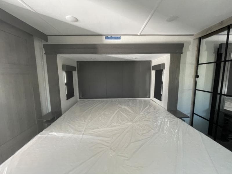 2025 Keystone RV 2025 Keystone RV Alpine Avalanche Edition - thumbnail 34