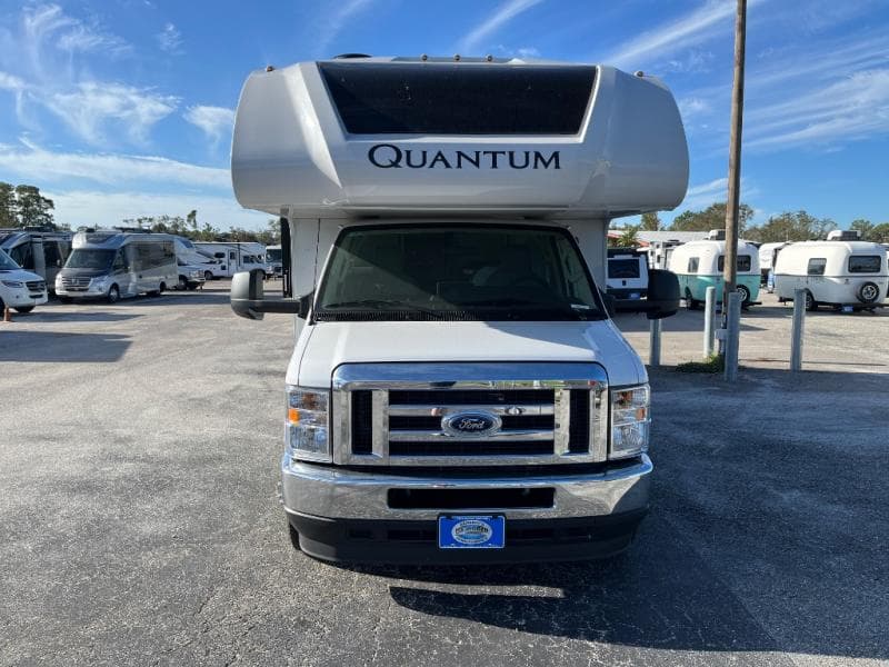 2025 Thor Motor Coach 2025 Thor Motor Coach Quantum - thumbnail 2