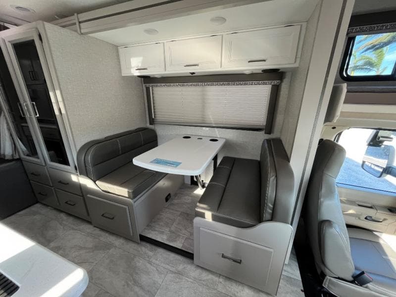 2025 Thor Motor Coach 2025 Thor Motor Coach Quantum - thumbnail 24