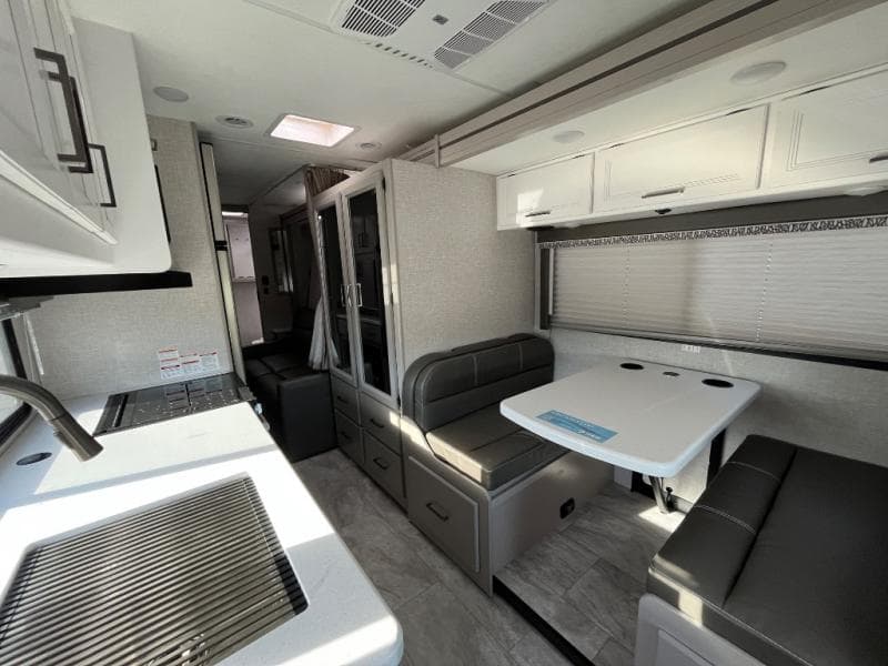 2025 Thor Motor Coach 2025 Thor Motor Coach Quantum - thumbnail 25