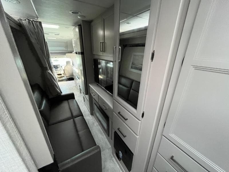 2025 Thor Motor Coach 2025 Thor Motor Coach Quantum - thumbnail 47