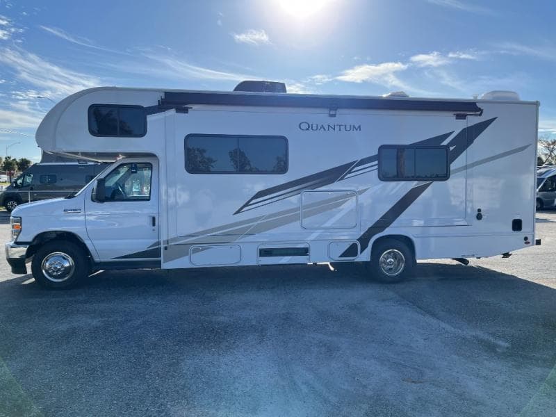 2025 Thor Motor Coach 2025 Thor Motor Coach Quantum - thumbnail 5