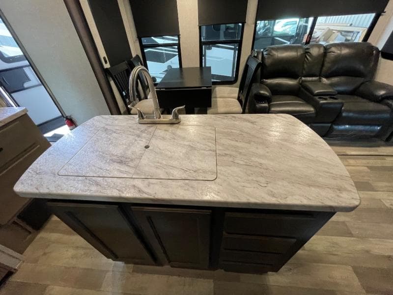 2023 Coachmen 2023 Coachmen Chaparral - thumbnail 24