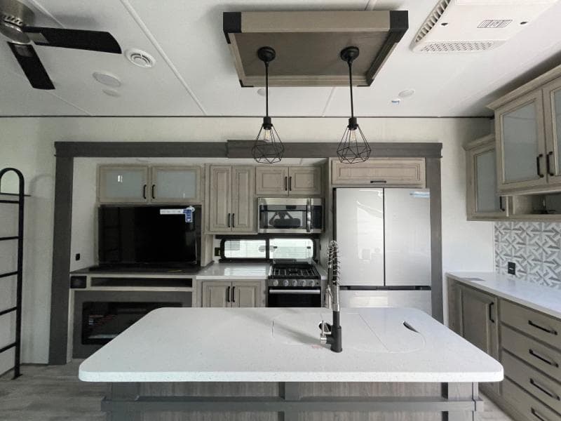 2025 Keystone RV 2025 Keystone RV Alpine Avalanche Edition - thumbnail 11