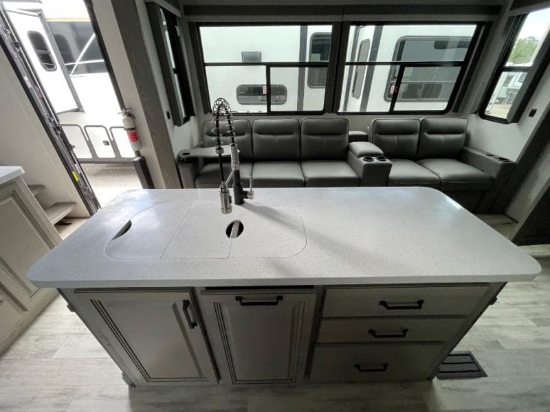 2025 Keystone RV 2025 Keystone RV Alpine Avalanche Edition - thumbnail 13