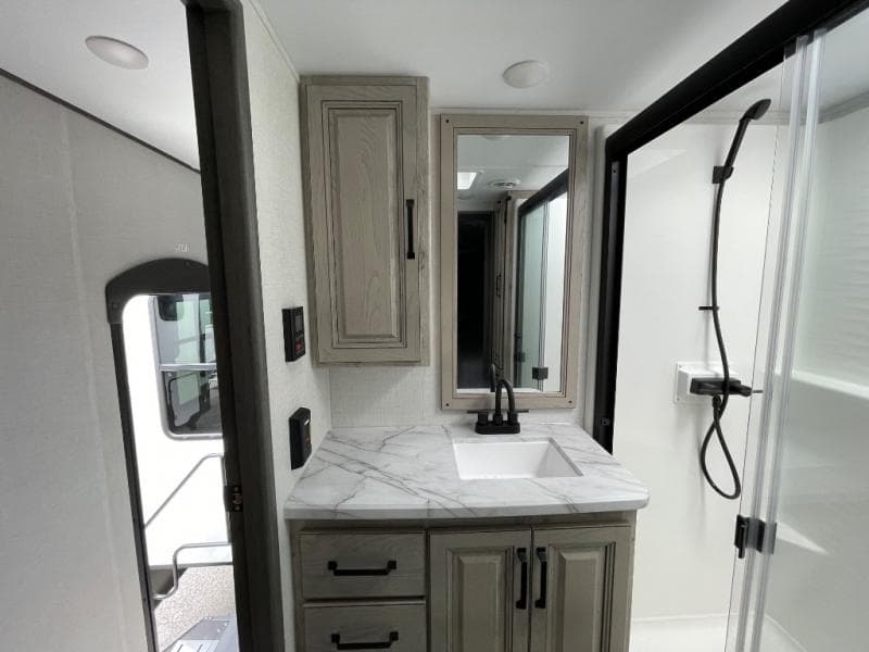 2025 Keystone RV 2025 Keystone RV Alpine Avalanche Edition - thumbnail 15