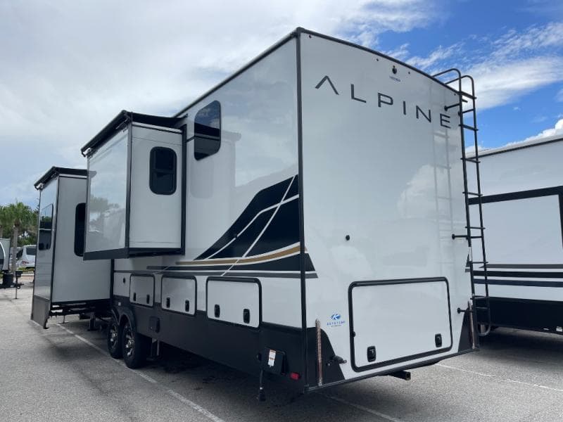 2025 Keystone RV 2025 Keystone RV Alpine Avalanche Edition - thumbnail 7