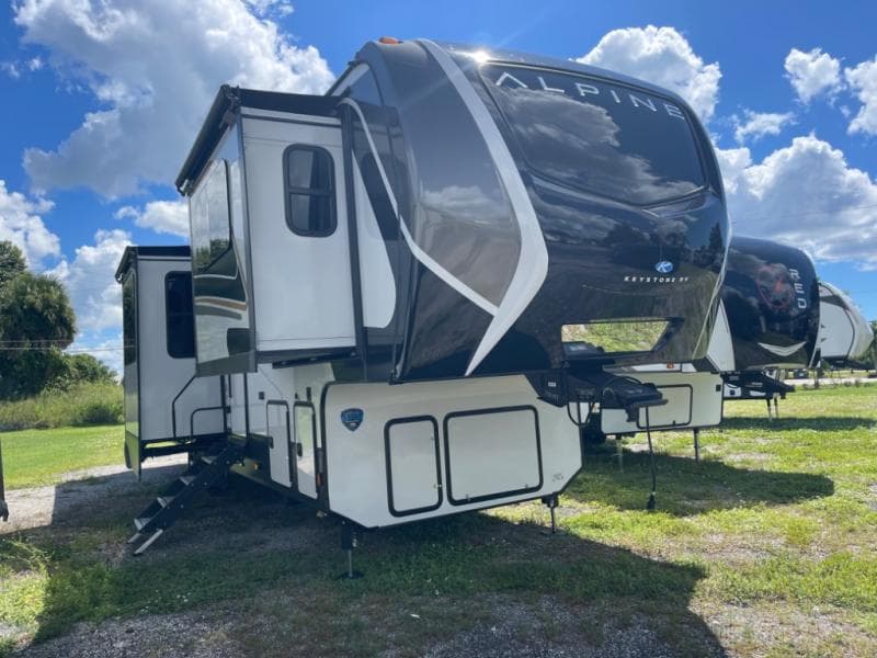 2025 Keystone RV Alpine 3011CK