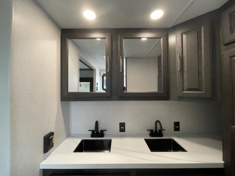 2025 Keystone RV 2025 Keystone RV Alpine - thumbnail 38