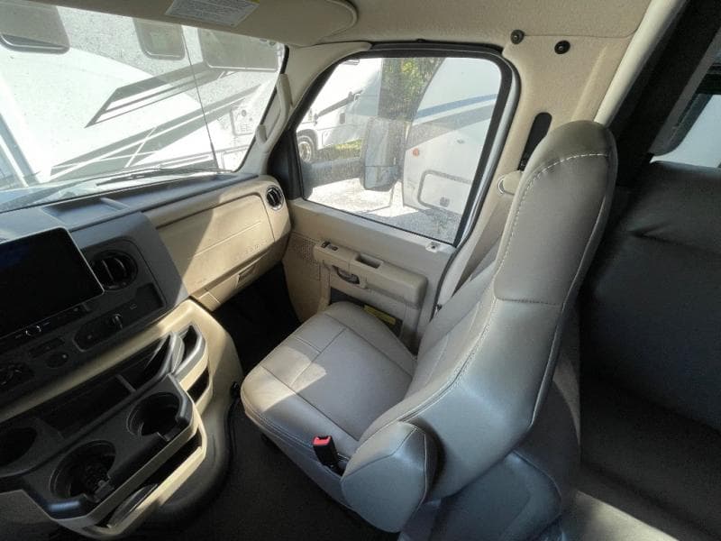 2024 Thor Motor Coach 2024 Thor Motor Coach Quantum - thumbnail 8