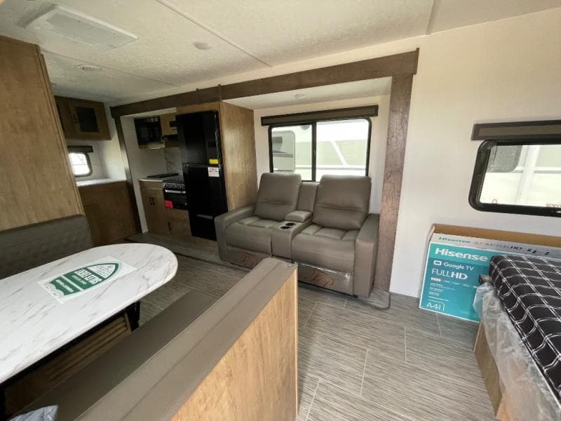 2025 Coachmen 2025 Coachmen Freedom Express Ultra Lite - thumbnail 14