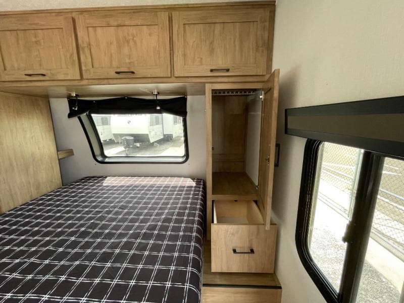 2025 Coachmen 2025 Coachmen Freedom Express Ultra Lite - thumbnail 18