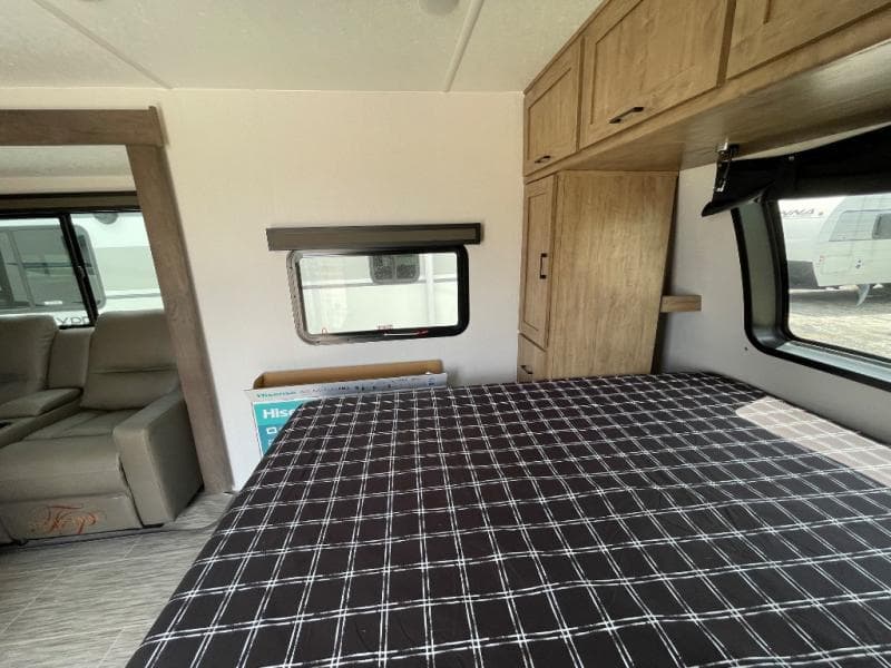 2025 Coachmen 2025 Coachmen Freedom Express Ultra Lite - thumbnail 19