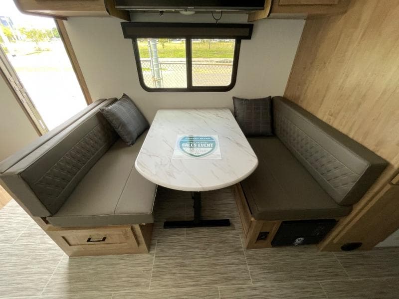 2025 Coachmen 2025 Coachmen Freedom Express Ultra Lite - thumbnail 23