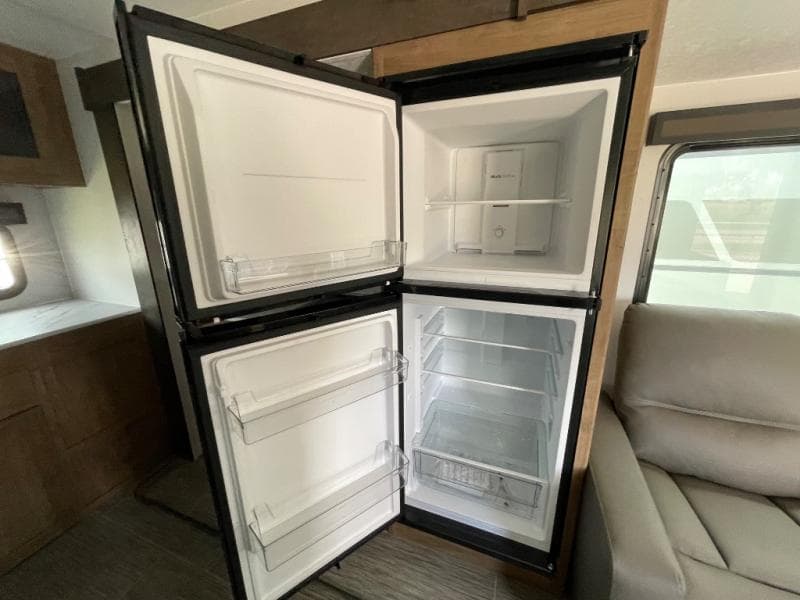 2025 Coachmen 2025 Coachmen Freedom Express Ultra Lite - thumbnail 26