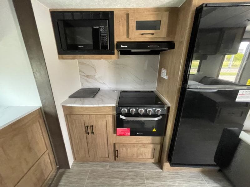 2025 Coachmen 2025 Coachmen Freedom Express Ultra Lite - thumbnail 30