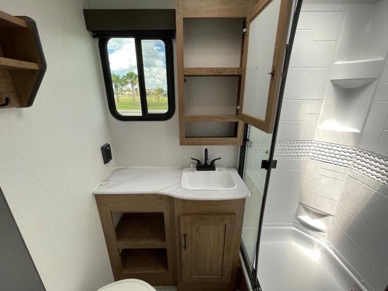 2025 Coachmen 2025 Coachmen Freedom Express Ultra Lite - thumbnail 36