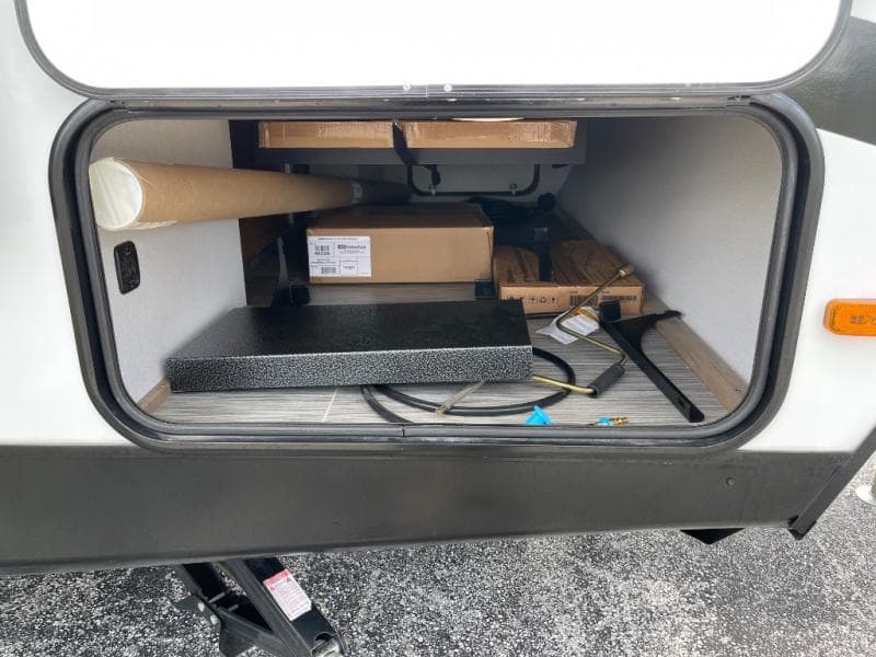 2025 Coachmen 2025 Coachmen Freedom Express Ultra Lite - thumbnail 9