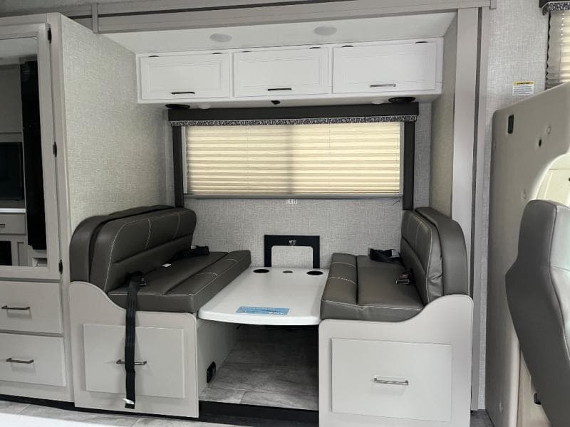 2025 Thor Motor Coach 2025 Thor Motor Coach Quantum - thumbnail 14