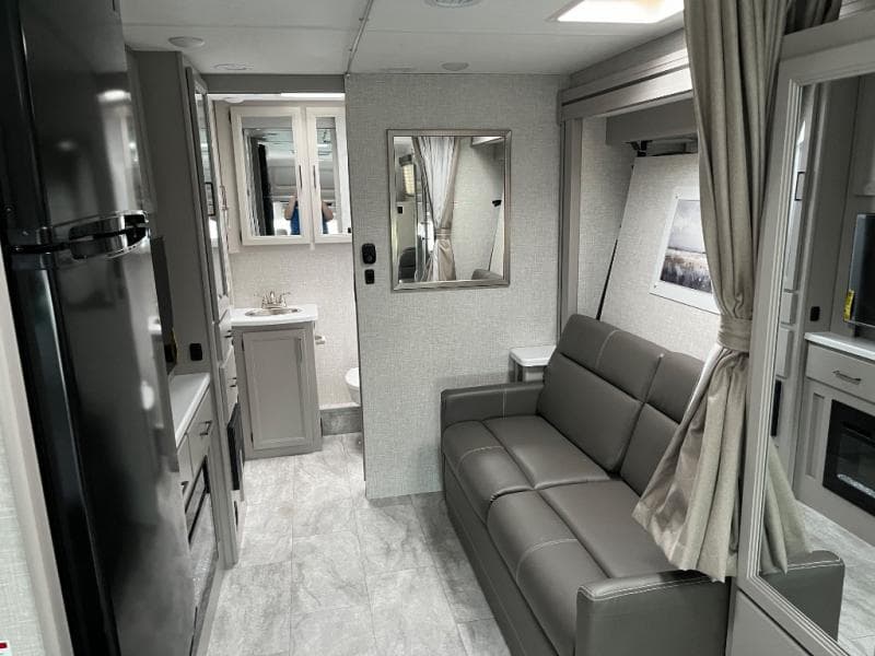 2025 Thor Motor Coach 2025 Thor Motor Coach Quantum - thumbnail 23