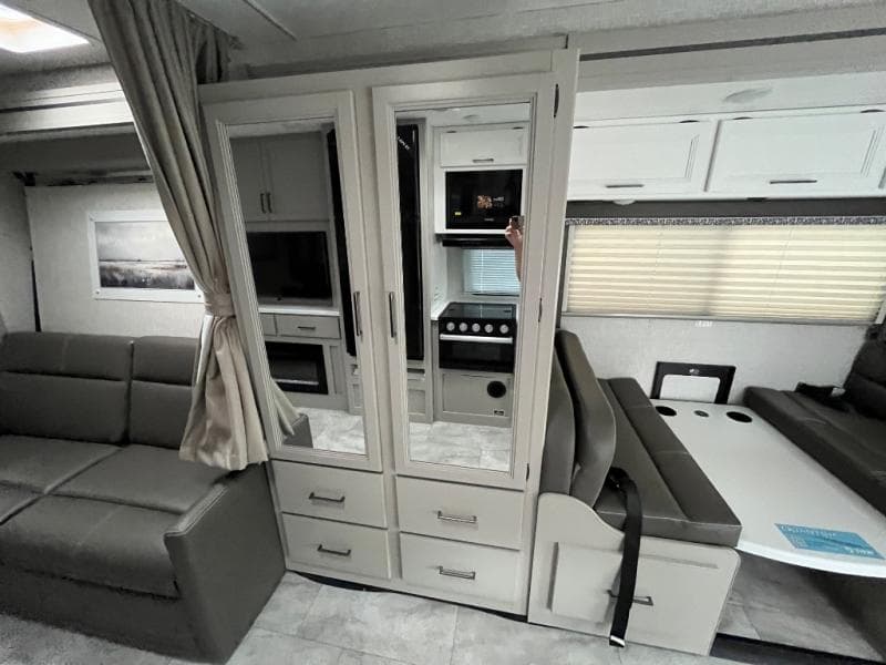 2025 Thor Motor Coach 2025 Thor Motor Coach Quantum - thumbnail 24