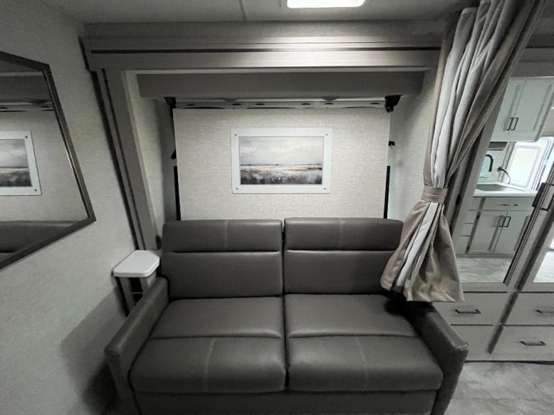 2025 Thor Motor Coach 2025 Thor Motor Coach Quantum - thumbnail 30