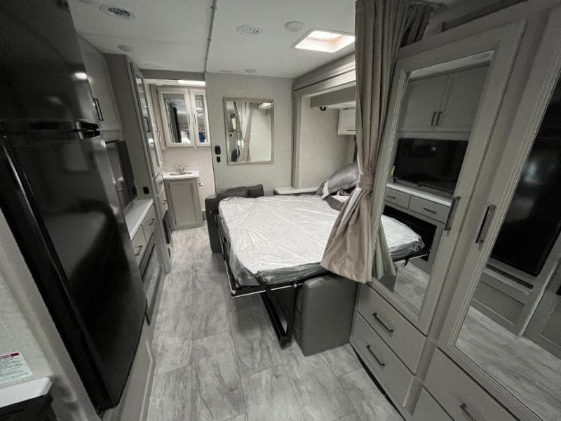 2025 Thor Motor Coach 2025 Thor Motor Coach Quantum - thumbnail 32