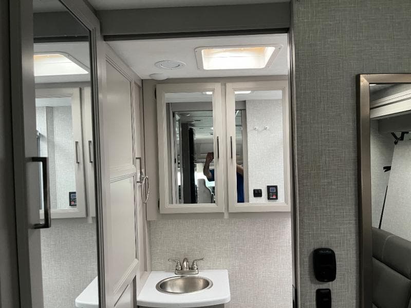 2025 Thor Motor Coach 2025 Thor Motor Coach Quantum - thumbnail 37