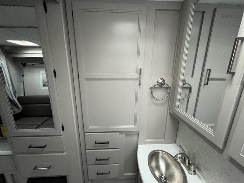 2025 Thor Motor Coach 2025 Thor Motor Coach Quantum - thumbnail 40