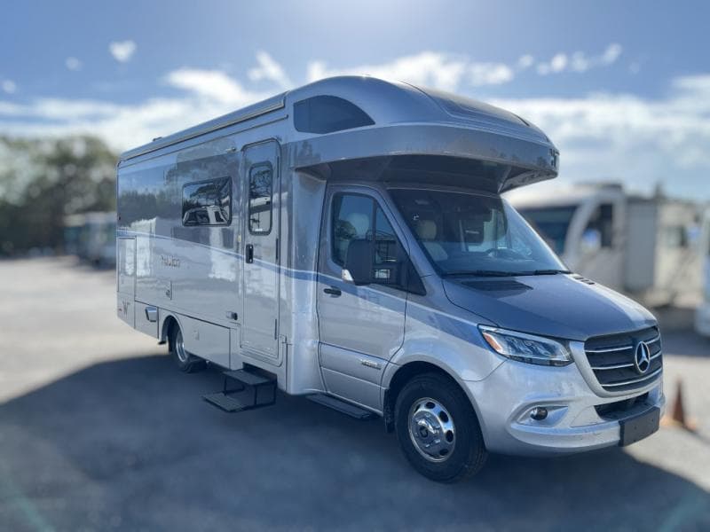 2025 Winnebago 2025 Winnebago Navion - image 1