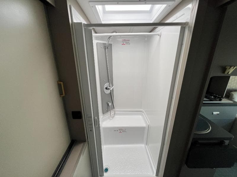 2025 Winnebago 2025 Winnebago Navion - thumbnail 27