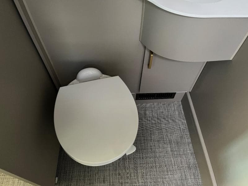 2025 Winnebago 2025 Winnebago Navion - thumbnail 15