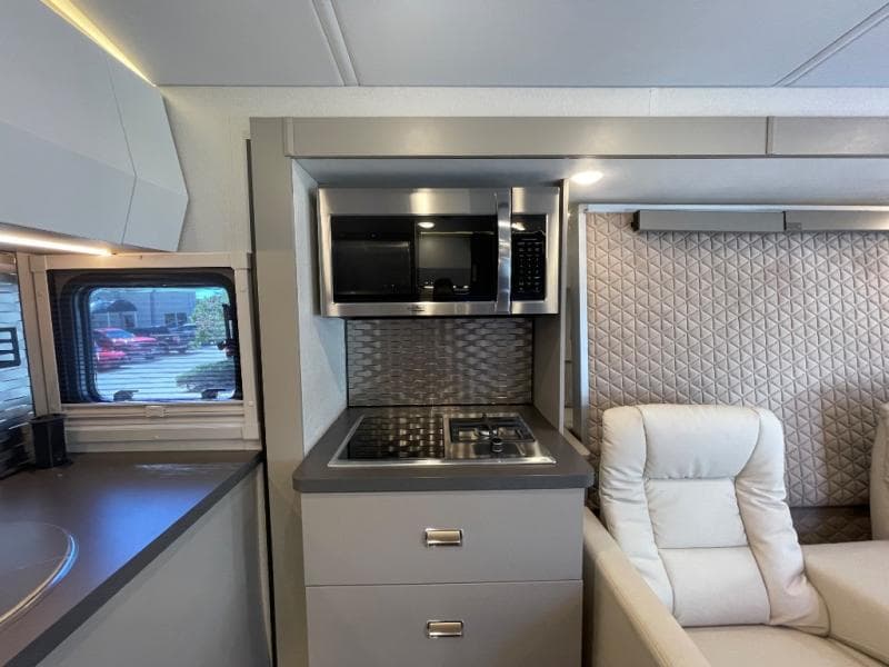 2025 Winnebago 2025 Winnebago View - thumbnail 11