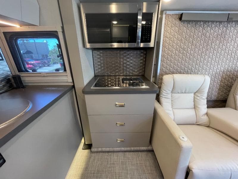 2025 Winnebago 2025 Winnebago View - thumbnail 12