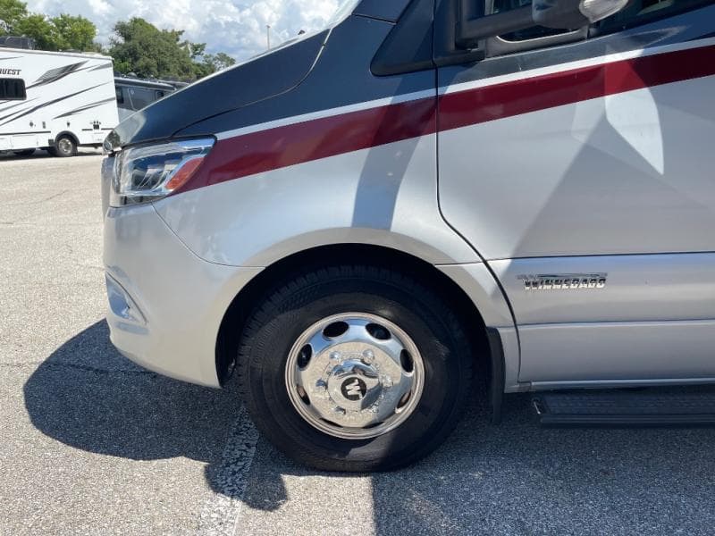 2025 Winnebago 2025 Winnebago View - thumbnail 5