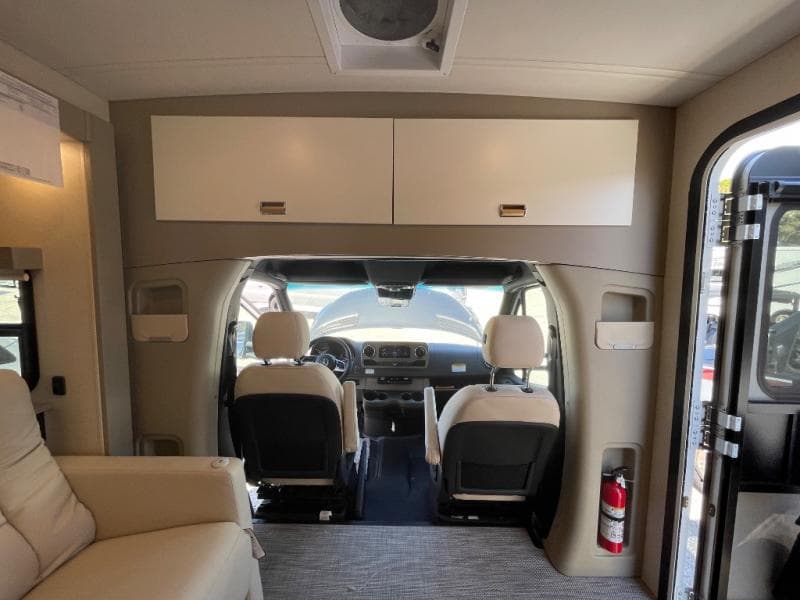 2025 Winnebago 2025 Winnebago View - thumbnail 9