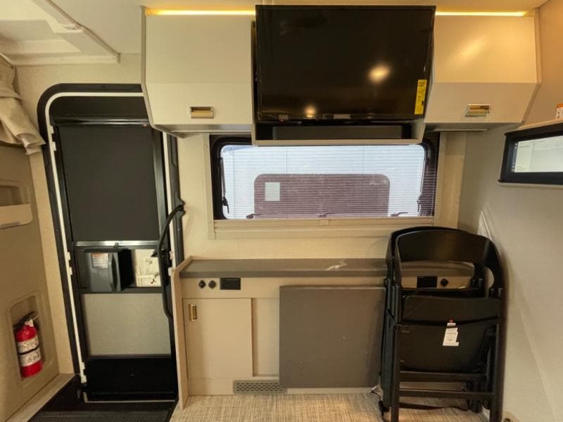 2025 Winnebago 2025 Winnebago View - thumbnail 16