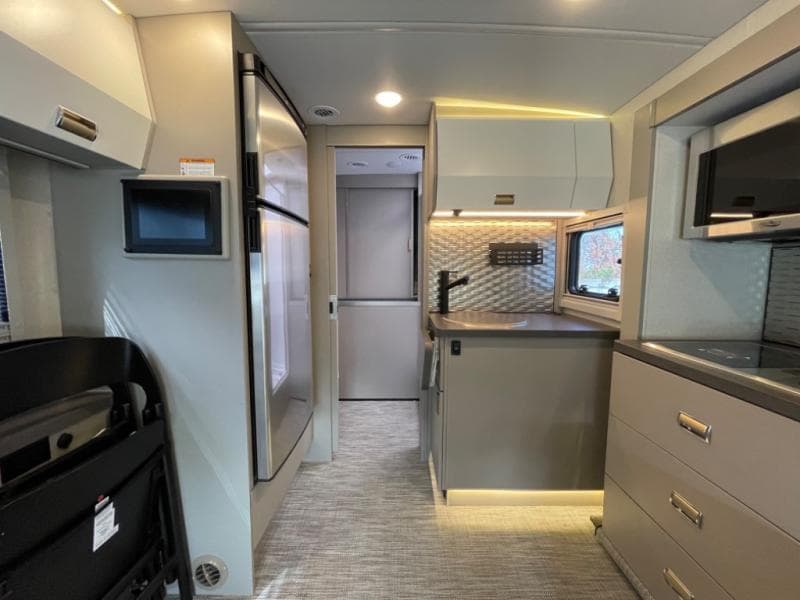 2025 Winnebago 2025 Winnebago View - thumbnail 18