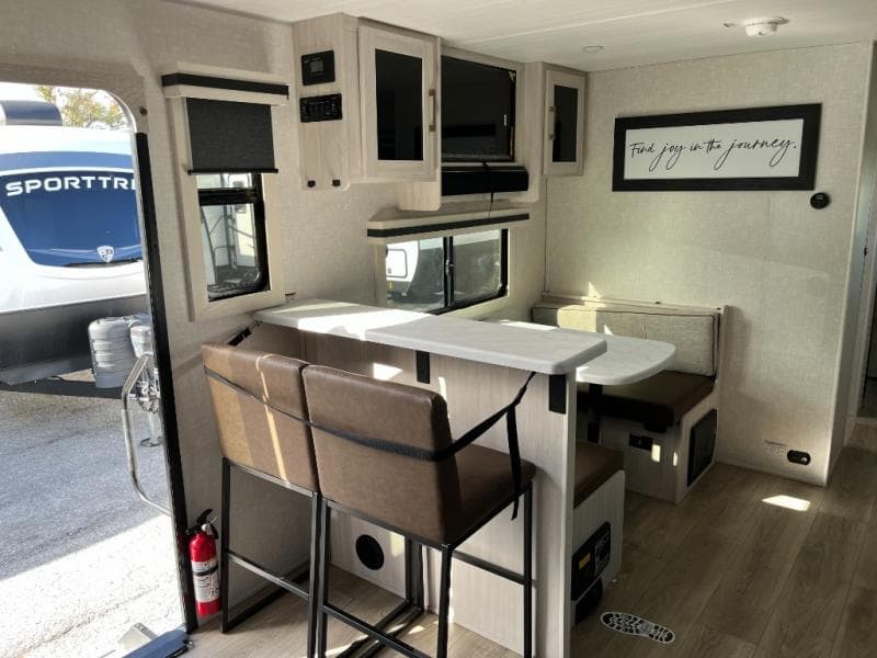 2025 Surveyor 2025 Surveyor SURVEYOR GRAND - thumbnail 18