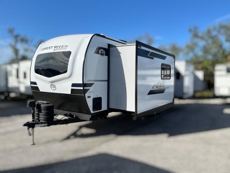 2025 Surveyor 2025 Surveyor SURVEYOR GRAND - thumbnail 3