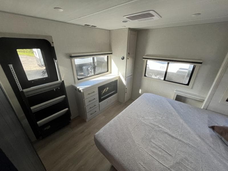 2025 Surveyor 2025 Surveyor SURVEYOR GRAND - thumbnail 38