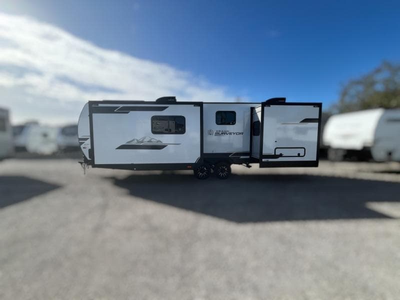 2025 Surveyor 2025 Surveyor SURVEYOR GRAND - thumbnail 4