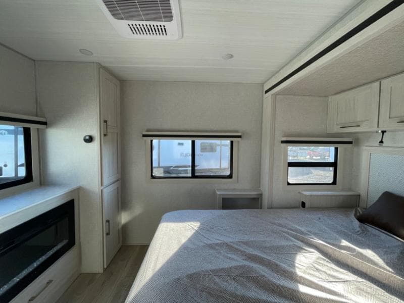 2025 Forest River 2025 Forest River Grand Surveyor - thumbnail 14