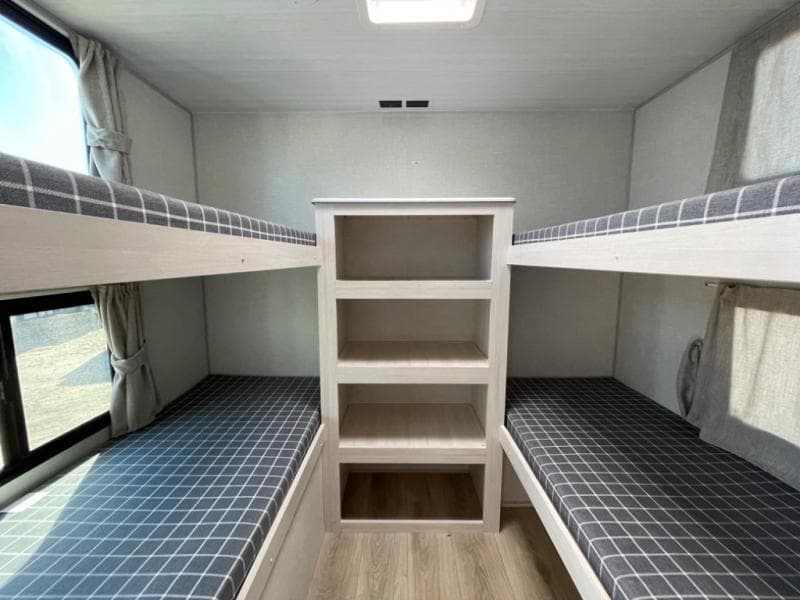 2025 Surveyor 2025 Surveyor Legend - thumbnail 14