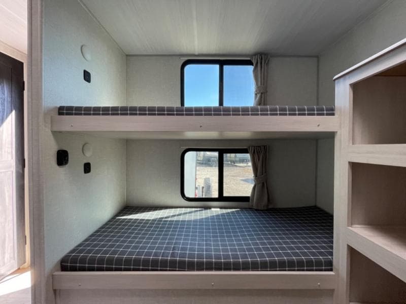 2025 Surveyor 2025 Surveyor Legend - thumbnail 16