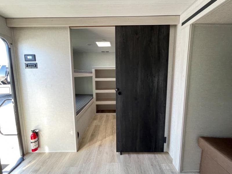 2025 Surveyor 2025 Surveyor Legend - thumbnail 18