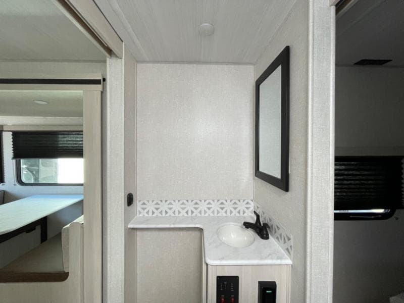 2025 Surveyor 2025 Surveyor Legend - thumbnail 21