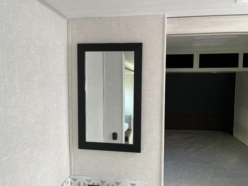 2025 Surveyor Legend 2025 Surveyor Legend Surveyor Legend - thumbnail 24