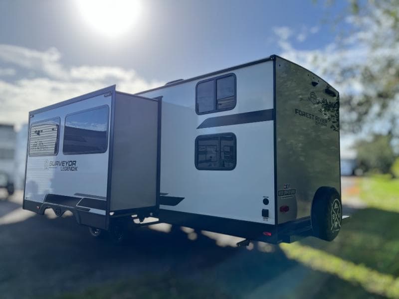 2025 Surveyor Legend 2025 Surveyor Legend Surveyor Legend - thumbnail 5