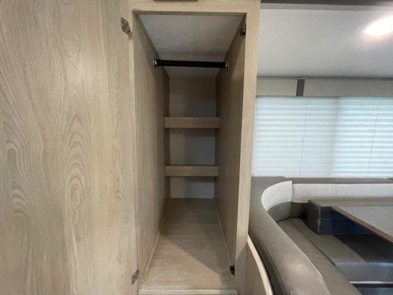 2025 Coachmen 2025 Coachmen Leprechaun - thumbnail 19